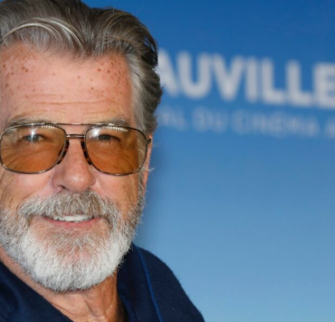 Le fils de Pierce Brosnan est l'un des hommes les plus séduisants du monde, admirez ces clichés 3 Le fils de Pierce Brosnan est l'un des hommes les plus séduisants du monde, admirez ces clichés Screenshot 2024 10 09 08.43.30 Le fils de Pierce Brosnan est l'un des hommes les plus séduisants du monde, admirez ces clichés