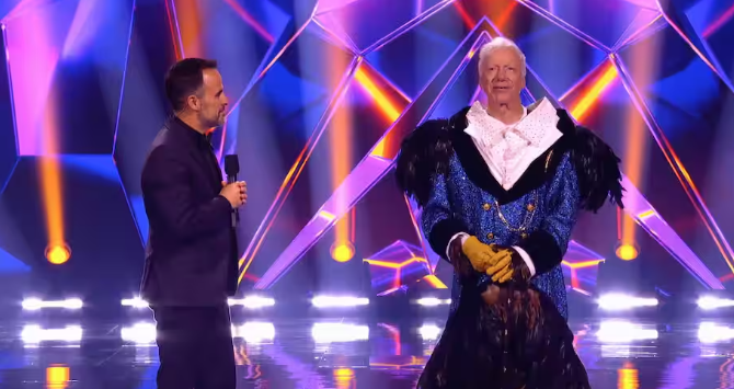 Screenshot 2024 10 14 17.01.52 «Chanteurs masqués» : Cette icône vivante surprend tout le monde en étant démasquée