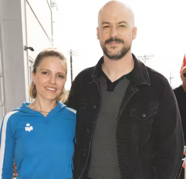 Photo peu commune de duo pour Sarah-Jeanne Labrosse et Marc-André Grondin 2 Photo peu commune de duo pour Sarah-Jeanne Labrosse et Marc-André Grondin Screenshot 2024 10 17 10.13.23 Photo peu commune de duo pour Sarah-Jeanne Labrosse et Marc-André Grondin