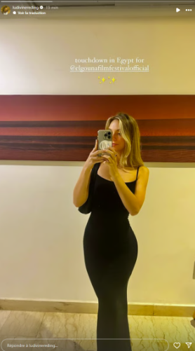 Screenshot 2024 10 26 08.15.59 Difficile de résister à Ludivine Reding dans sa magnifique robe moulante