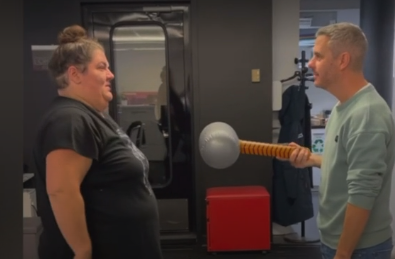 Christine Morency cogne Pierre Hébert au visage, observez la séquence au ralenti 2 Christine Morency cogne Pierre Hébert au visage, observez la séquence au ralenti Screenshot 2024 10 30 10.10.31 Christine Morency cogne Pierre Hébert au visage, observez la séquence au ralenti