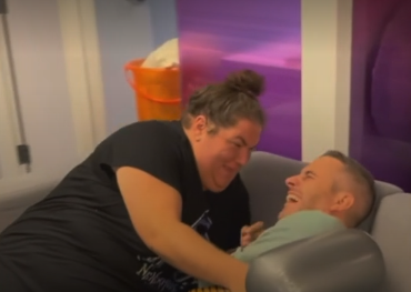 Christine Morency cogne Pierre Hébert au visage, observez la séquence au ralenti 6 Christine Morency cogne Pierre Hébert au visage, observez la séquence au ralenti Screenshot 2024 10 30 10.11.50 Christine Morency cogne Pierre Hébert au visage, observez la séquence au ralenti