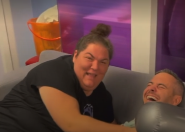 Christine Morency cogne Pierre Hébert au visage, observez la séquence au ralenti 7 Christine Morency cogne Pierre Hébert au visage, observez la séquence au ralenti Screenshot 2024 10 30 10.12.00 Christine Morency cogne Pierre Hébert au visage, observez la séquence au ralenti