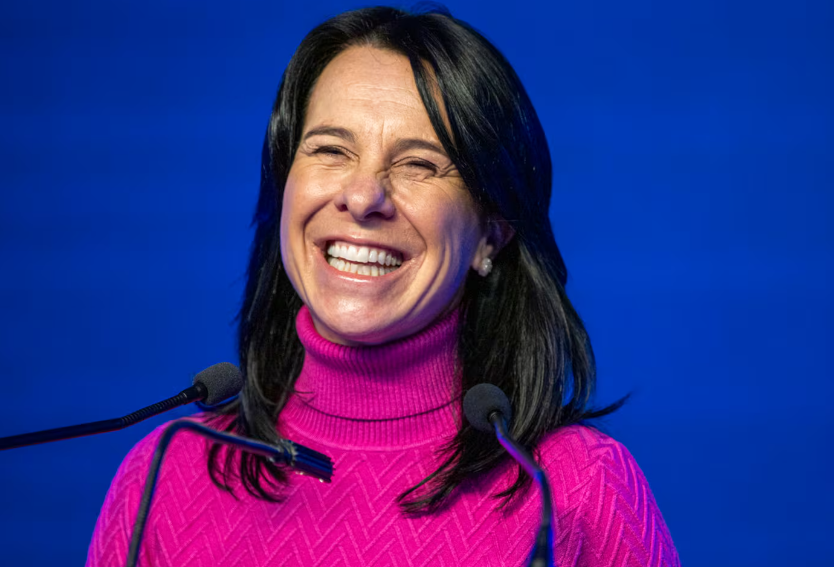 Valérie Plante a découvert un nouveau t-shirt qui révèle qu'elle a le sens de l'humour 1 Valérie Plante a découvert un nouveau t-shirt qui révèle qu'elle a le sens de l'humour Screenshot 2024 10 30 13.06.18 Valérie Plante a découvert un nouveau t-shirt qui révèle qu'elle a le sens de l'humour