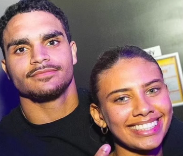 Une jeune fille de 19 ans nommée la « plus belle femme d'Australie » après cette image prise en boîte de nuit. 3 Une jeune fille de 19 ans nommée la « plus belle femme d'Australie » après cette image prise en boîte de nuit. Screenshot 2024 10 31 13.38.34 Une jeune fille de 19 ans nommée la « plus belle femme d'Australie » après cette image prise en boîte de nuit.