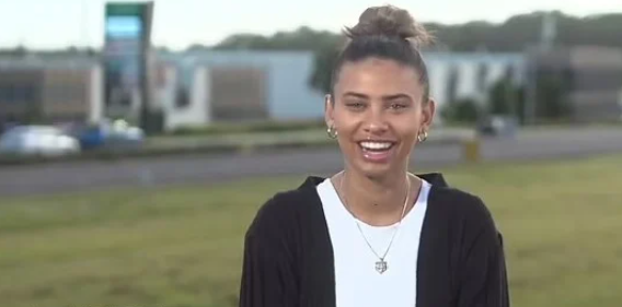 Une jeune fille de 19 ans nommée la « plus belle femme d'Australie » après cette image prise en boîte de nuit. 2 Une jeune fille de 19 ans nommée la « plus belle femme d'Australie » après cette image prise en boîte de nuit. Screenshot 2024 10 31 13.40.17 Une jeune fille de 19 ans nommée la « plus belle femme d'Australie » après cette image prise en boîte de nuit.