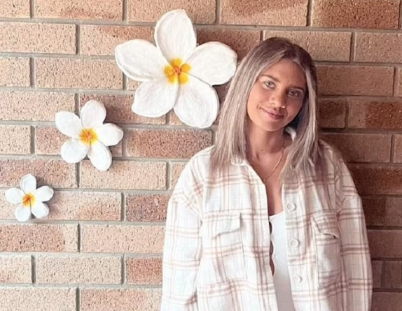 Une jeune fille de 19 ans nommée la « plus belle femme d'Australie » après cette image prise en boîte de nuit. 3 Une jeune fille de 19 ans nommée la « plus belle femme d'Australie » après cette image prise en boîte de nuit. Screenshot 2024 10 31 13.40.26 Une jeune fille de 19 ans nommée la « plus belle femme d'Australie » après cette image prise en boîte de nuit.