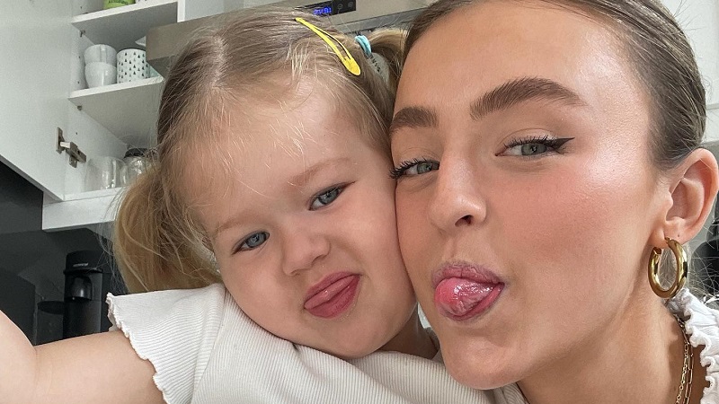 alicia et billie Alicia Moffet remet un candidat d'OD Mexique à sa place