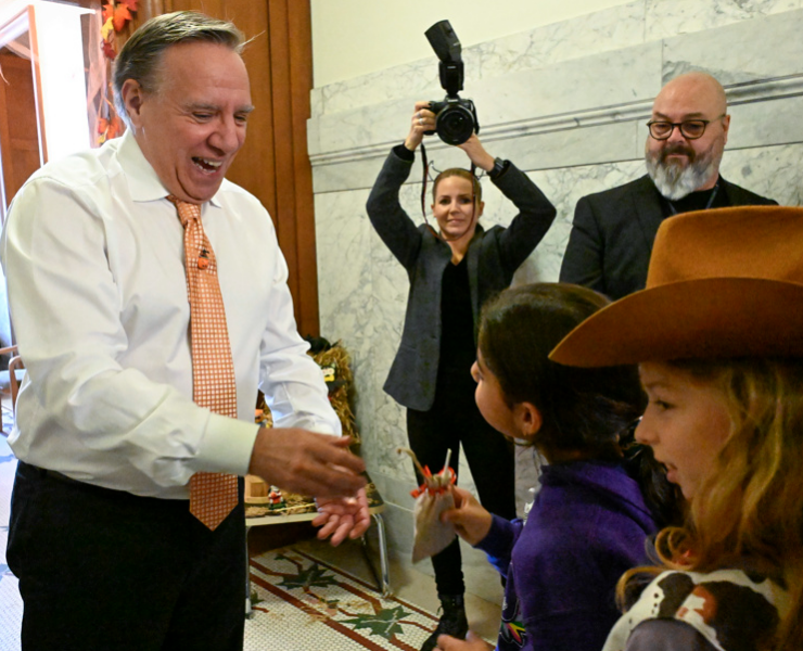 Capture decran 2024 11 02 142537 Énorme incident embarrassant alors que François Legault distribue des bonbons aux enfants