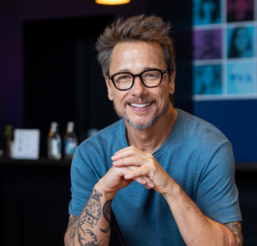 Capture decran 2024 11 03 111124 Le fils de 16 ans de Stéphane Rousseau fait une rare apparition publique avec sa mère