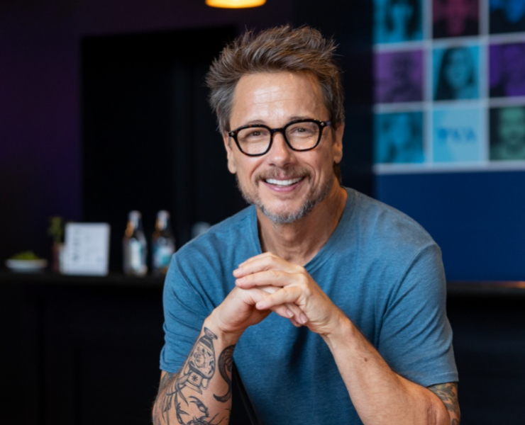 Capture decran 2024 11 03 111124 Le fils de 16 ans de Stéphane Rousseau fait une rare apparition publique avec sa mère