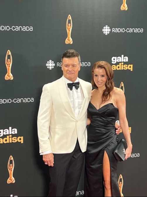 Capture decran 2024 11 04 114818 Roch Voisine défile avec son invitée sur le tapis rouge et les réactions sont nombreuses