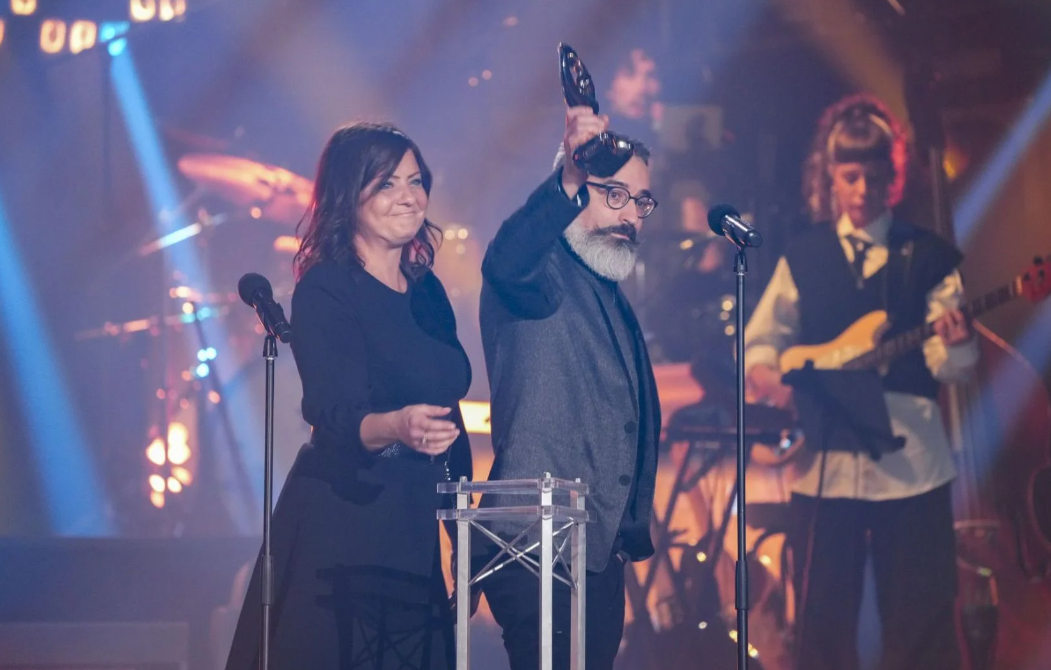 Capture decran 2024 11 04 120741 « Il nous manque énormément! Repose en paix! » Les Cowboys Fringants honorés au Premier Gala de l'ADISQ