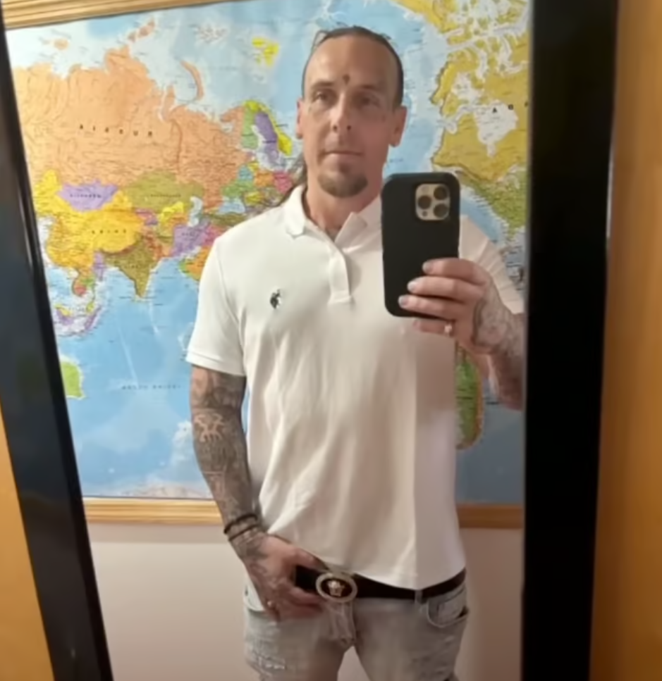 Un homme porté disparu depuis trois jours est découvert sans vie dans le lit de bronzage d’un gym 2 Un homme porté disparu depuis trois jours est découvert sans vie dans le lit de bronzage d’un gym Capture decran 2024 11 15 101059 Un homme porté disparu depuis trois jours est découvert sans vie dans le lit de bronzage d’un gym