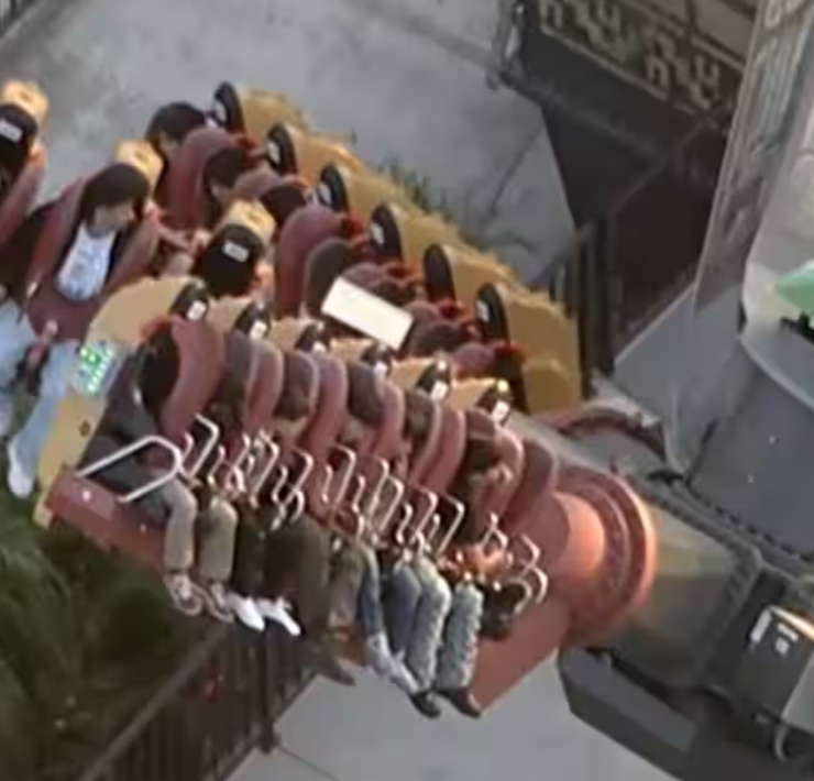 Capture decran 2024 11 20 075606 &laquo;On croyait qu&rsquo;on allait mourir&raquo;: 22 individus bloqu&eacute;s au sommet d'un man&egrave;ge pendant 2 heures