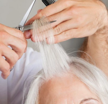 La Frange Idéale Après 60 Ans : Secrets d’un Coiffeur pour un Visage Rajeuni 4 La Frange Idéale Après 60 Ans : Secrets d’un Coiffeur pour un Visage Rajeuni Capture decran 2024 11 23 144420 La Frange Idéale Après 60 Ans : Secrets d’un Coiffeur pour un Visage Rajeuni