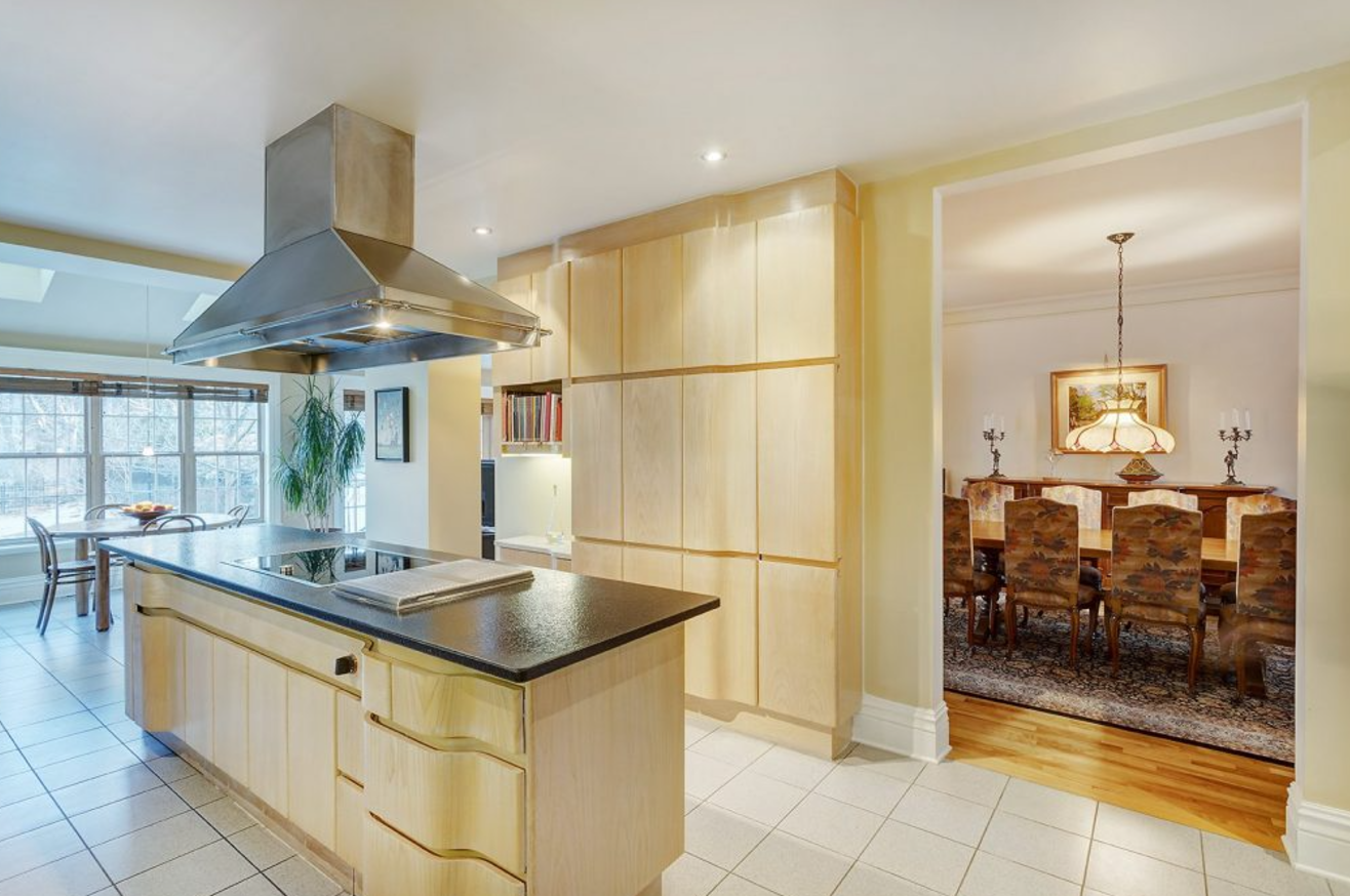 Capture decran 2024 11 25 122352 Explorez l'opulente demeure de 3 000 000$ où vivait Michel Côté à Outremont