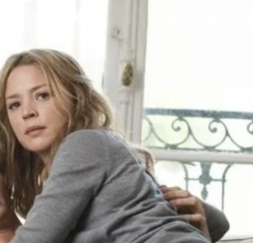 Virginie Efira (46 ans) dévoile des détails sur cette scène intime avec Pierre Niney : « Pendant la scène d'amour avec lui, j'étais… » 2 Virginie Efira (46 ans) dévoile des détails sur cette scène intime avec Pierre Niney : « Pendant la scène d'amour avec lui, j'étais… » Capture decran 2024 11 28 123754 e1732815702794 Virginie Efira (46 ans) dévoile des détails sur cette scène intime avec Pierre Niney : « Pendant la scène d'amour avec lui, j'étais… »