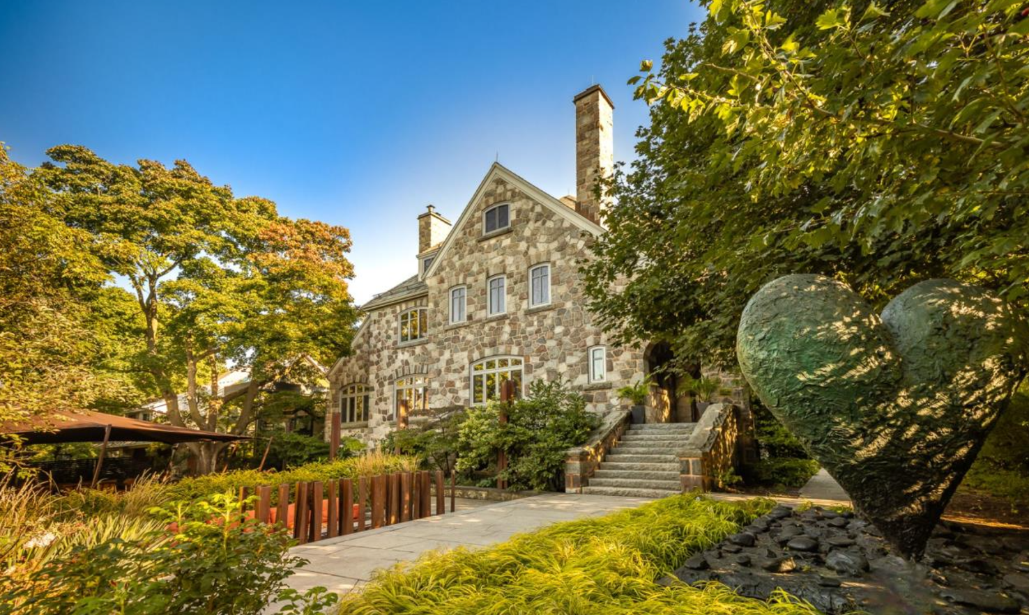 Guy Laliberté ne trouve pas d'acheteur pour son immense maison de 13 000 000$ à Montréal et réduit le prix 3 Guy Laliberté ne trouve pas d'acheteur pour son immense maison de 13 000 000$ à Montréal et réduit le prix Capture decran 2024 11 28 140555 Guy Laliberté ne trouve pas d'acheteur pour son immense maison de 13 000 000$ à Montréal et réduit le prix