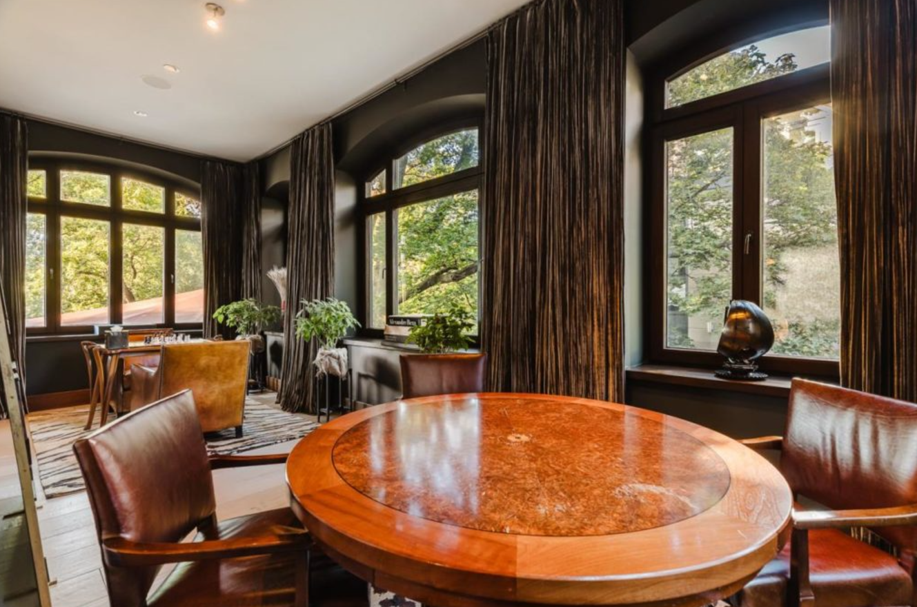 Guy Laliberté ne trouve pas d'acheteur pour son immense maison de 13 000 000$ à Montréal et réduit le prix 8 Guy Laliberté ne trouve pas d'acheteur pour son immense maison de 13 000 000$ à Montréal et réduit le prix Capture decran 2024 11 28 140616 Guy Laliberté ne trouve pas d'acheteur pour son immense maison de 13 000 000$ à Montréal et réduit le prix