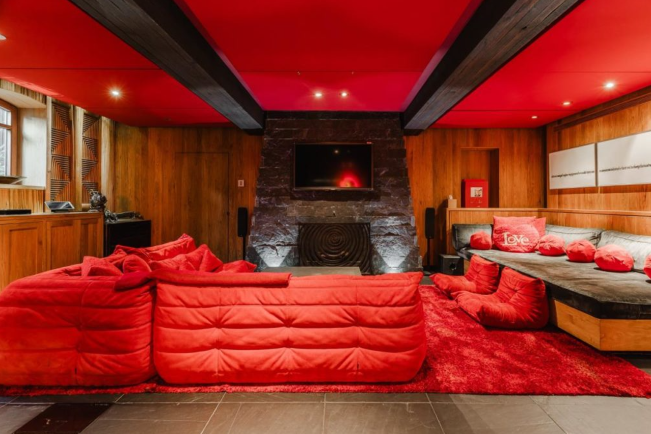 Guy Laliberté ne trouve pas d'acheteur pour son immense maison de 13 000 000$ à Montréal et réduit le prix 13 Guy Laliberté ne trouve pas d'acheteur pour son immense maison de 13 000 000$ à Montréal et réduit le prix Capture decran 2024 11 28 140847 Guy Laliberté ne trouve pas d'acheteur pour son immense maison de 13 000 000$ à Montréal et réduit le prix