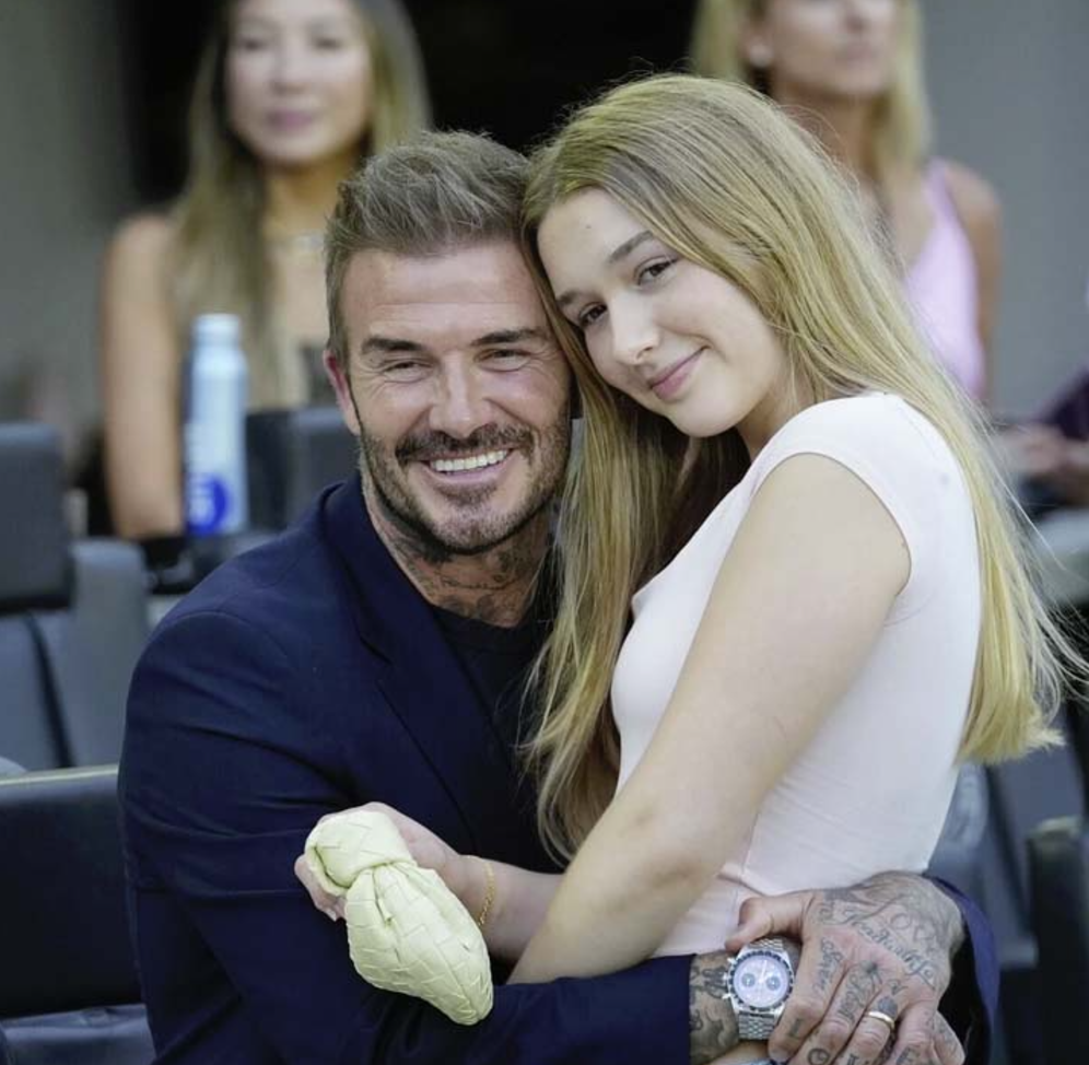 "Moments père-fille critiqués": David Beckham et sa fille Harper au cœur d'une polémique 2 "Moments père-fille critiqués": David Beckham et sa fille Harper au cœur d'une polémique Capture decran 2024 11 30 194105 "Moments père-fille critiqués": David Beckham et sa fille Harper au cœur d'une polémique