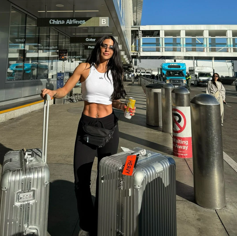 Capture decran 2024 11 30 195759 Elle se filme en faisant du sport dans un avion et devient la risée du web