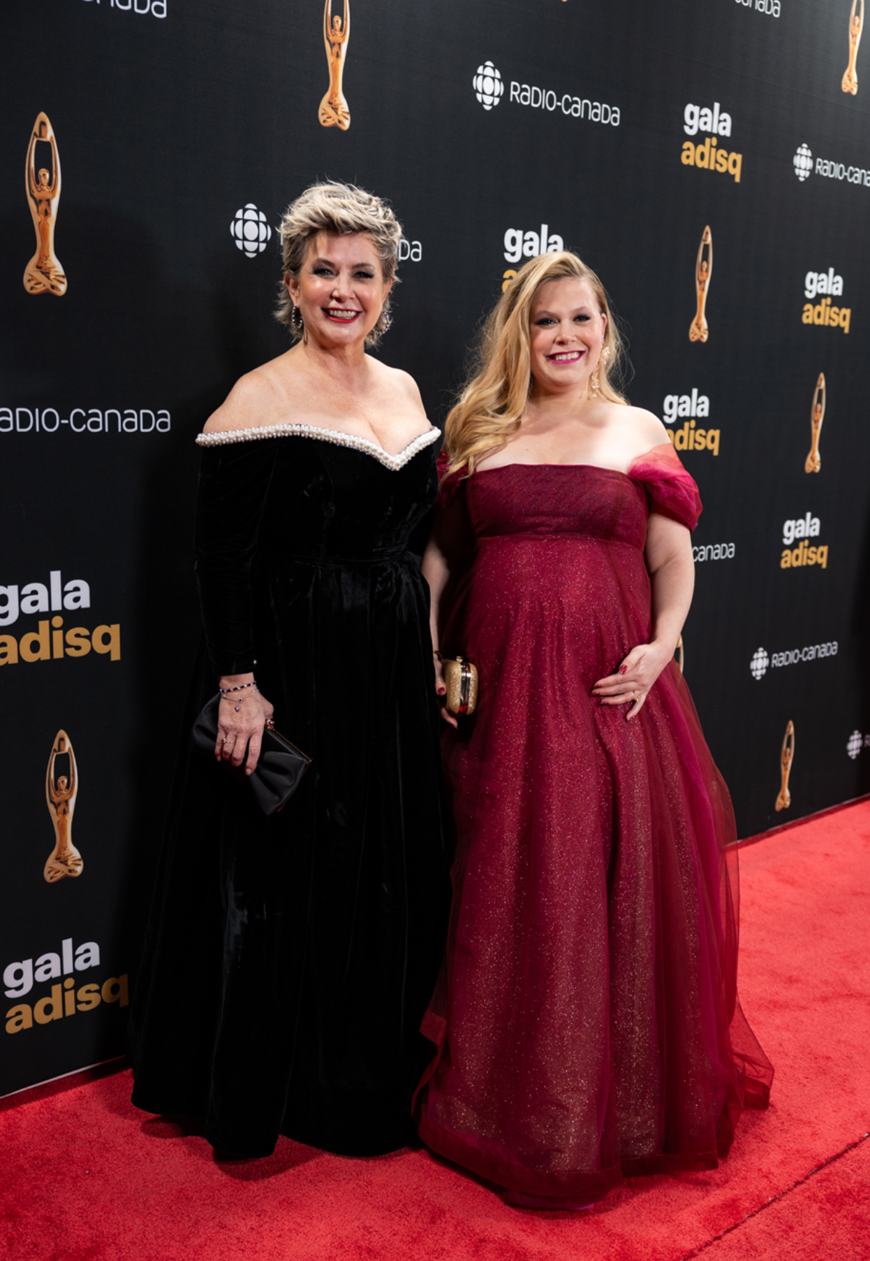 Nathalie Simard fait sensation avec sa fille enceinte sur le tapis rouge : les réactions sont nombreuses 3 Nathalie Simard fait sensation avec sa fille enceinte sur le tapis rouge : les réactions sont nombreuses Capture decran le 2024 11 04 a 09.56.59 Nathalie Simard fait sensation avec sa fille enceinte sur le tapis rouge : les réactions sont nombreuses