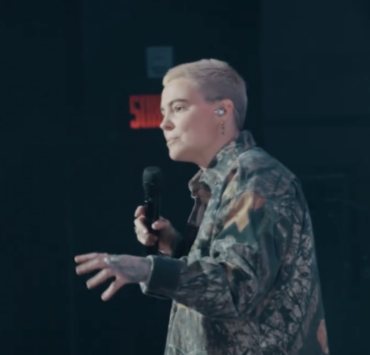 Capture decran le 2024 11 22 a 09.59.29 e1732287611140 Roxane Bruneau confrontée à des critiques horribles après une vidéo pleine d’émotion