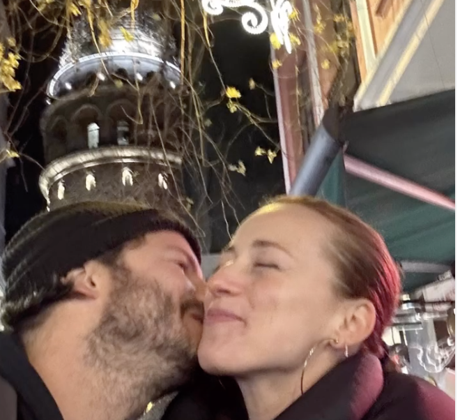 Le chroniqueur de Salut Bonjour Guillaume Duranceau-Thibert dévoile son amoureuse une actrice bien connue 3 Le chroniqueur de Salut Bonjour Guillaume Duranceau-Thibert dévoile son amoureuse une actrice bien connue Capture decran le 2024 11 28 a 16.45.38 Le chroniqueur de Salut Bonjour Guillaume Duranceau-Thibert dévoile son amoureuse une actrice bien connue