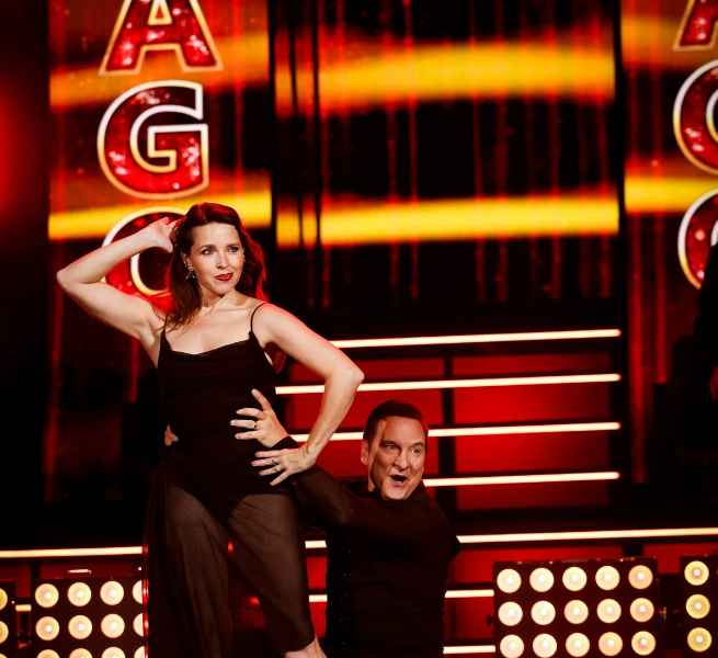 Screenshot 2024 11 10 114258 Les juges de Révolution émeuvent avec leur performance à En direct de l’univers