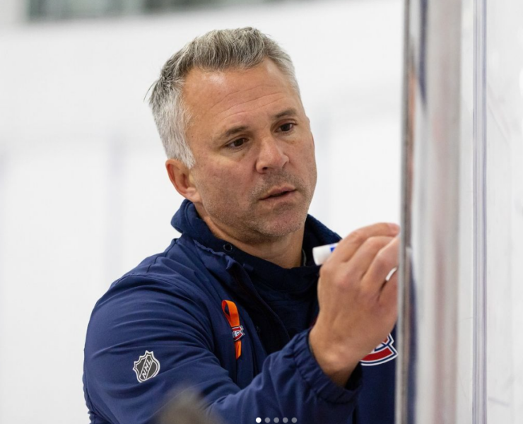 martin Martin St. Louis est l'un des coachs les plus rémunérés de la LNH cette saison
