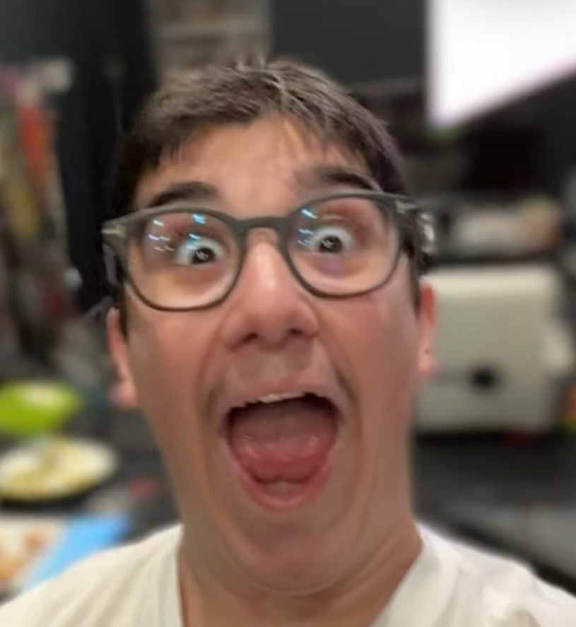 Capture decran 2024 12 01 124522 Explorez Nelson Angélil à travers 10 clichés de son quotidien