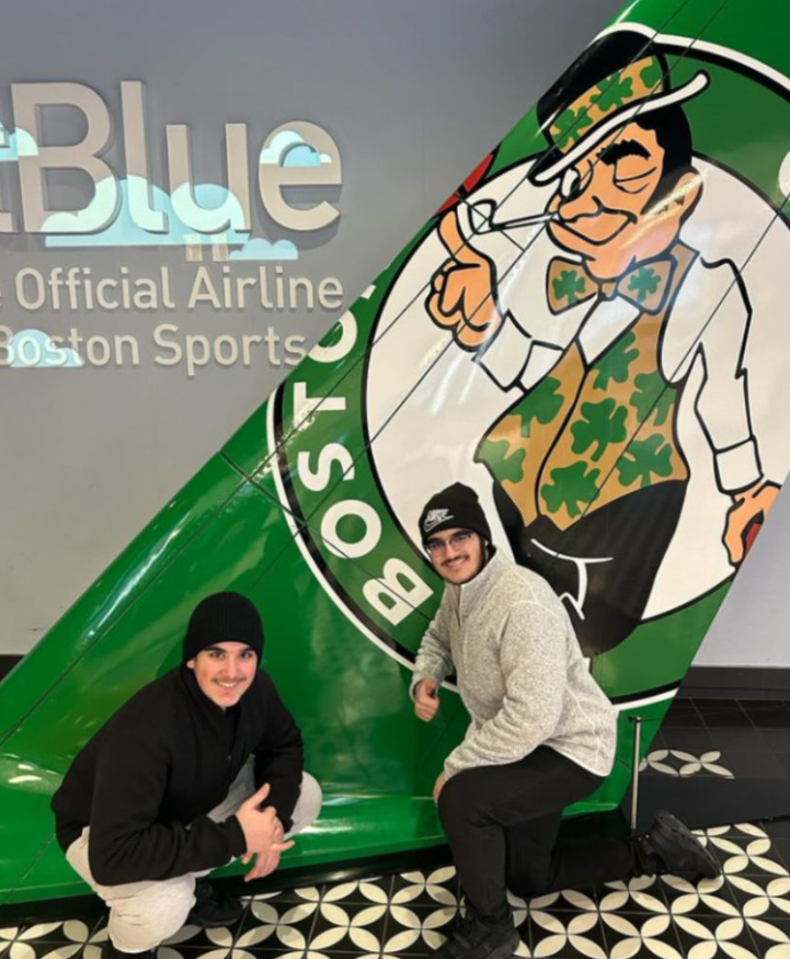 Capture decran 2024 12 01 124535 Explorez Nelson Angélil à travers 10 clichés de son quotidien