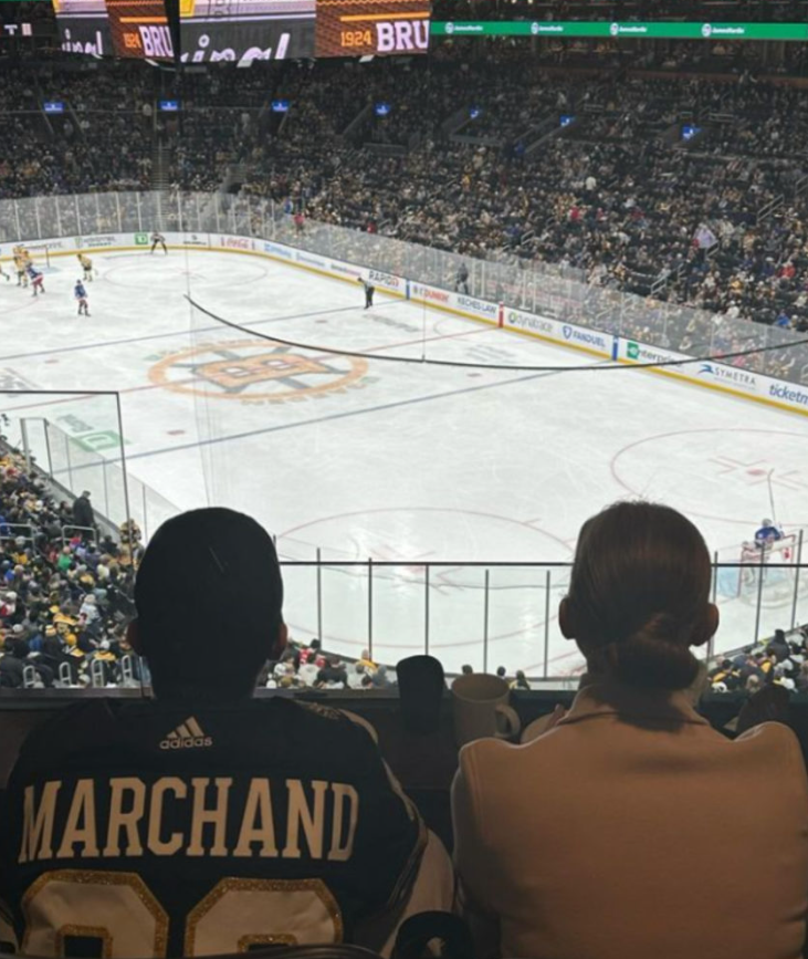 Capture decran 2024 12 01 124543 Explorez Nelson Angélil à travers 10 clichés de son quotidien