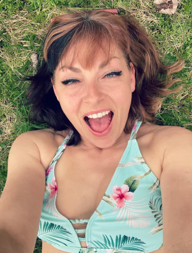 Capture decran 2024 12 03 075940 e1733230887934 Annie Dufresne étonne ses fans avec un bikini innovant fabriqué de masques