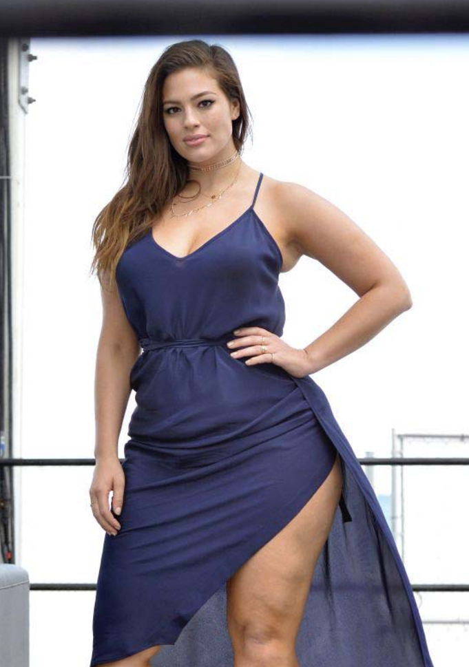 Capture decran 2024 12 03 095043 Ashley Graham illumine la scène lors de son retour au défilé de mode