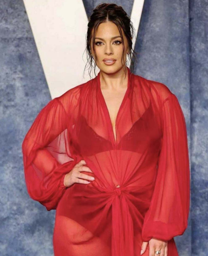 Capture decran 2024 12 03 095108 Ashley Graham illumine la scène lors de son retour au défilé de mode