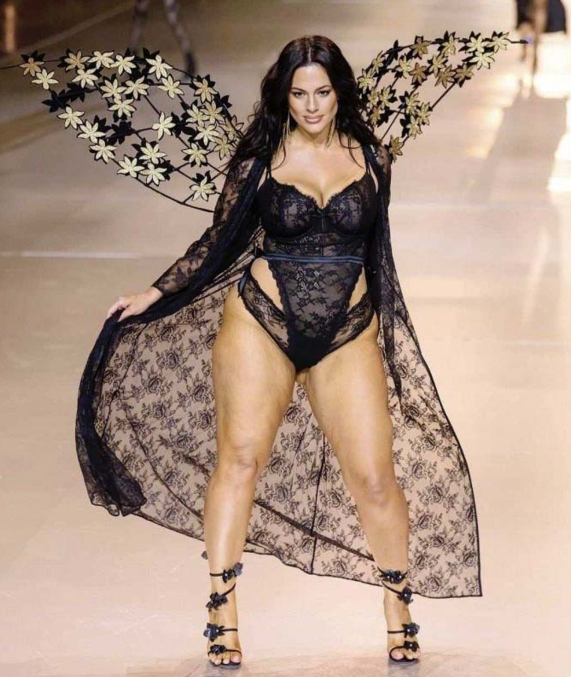 Capture decran 2024 12 03 095115 1 Ashley Graham illumine la scène lors de son retour au défilé de mode