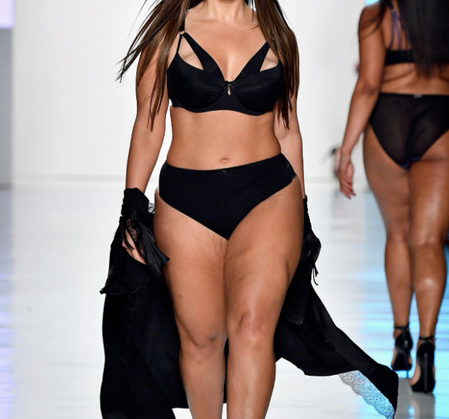 Capture decran 2024 12 03 095332 Ashley Graham illumine la scène lors de son retour au défilé de mode