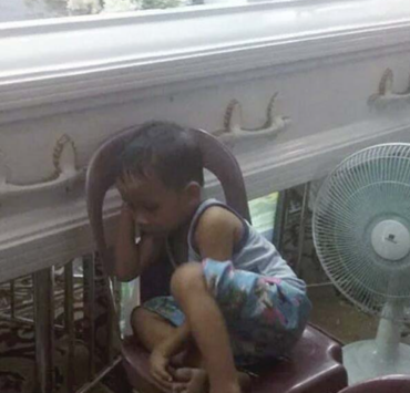 Un petit garçon étreint le cercueil de sa mère dans un geste déchirant 4 Un petit garçon étreint le cercueil de sa mère dans un geste déchirant Capture decran 2024 12 05 150503 e1733429540421 Un petit garçon étreint le cercueil de sa mère dans un geste déchirant