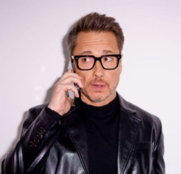 Capture decran 2024 12 08 153351 Stéphane Rousseau Brille Extraordinairement en Chantant pour Noël