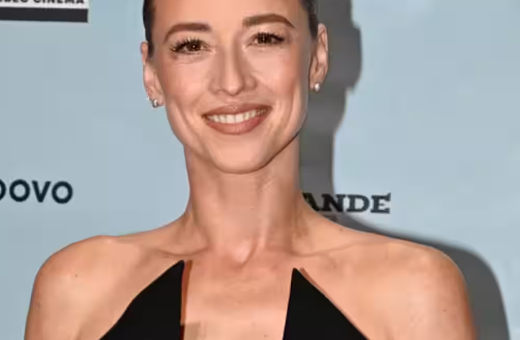 Capture decran 2024 12 09 092343 Karine Vanasse Captive Tous les Regards au Gala Québec Cinéma avec sa Robe Audacieuse