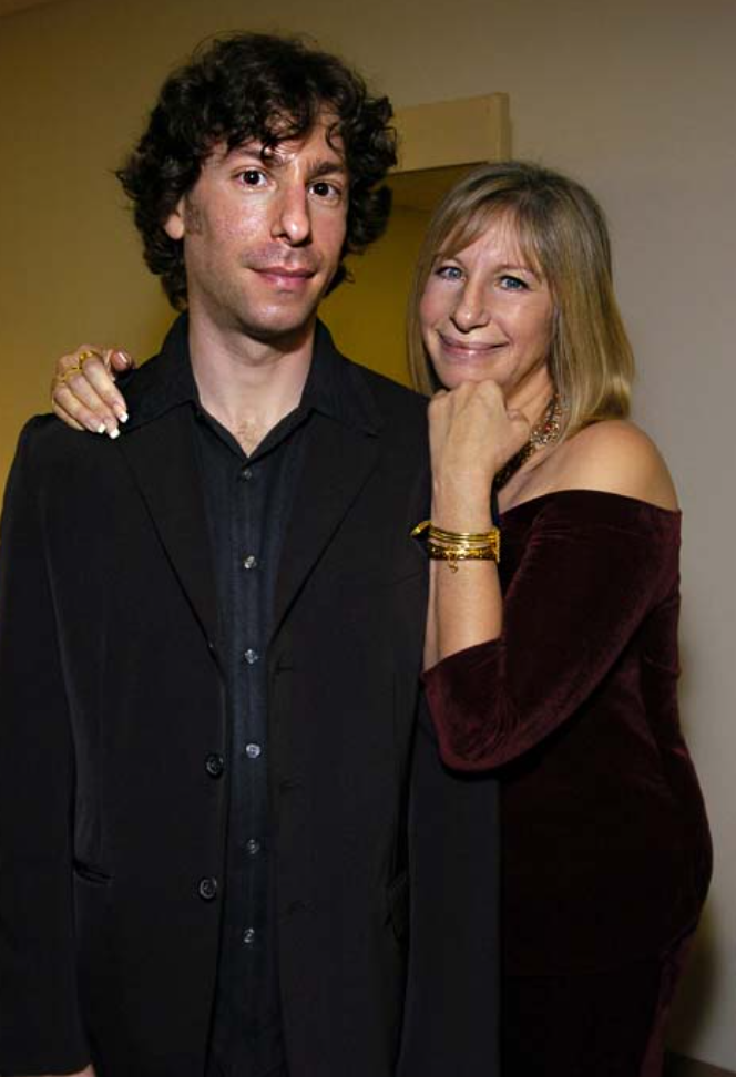 Découvrez l'Incroyable Transformation du Fils de Barbra Streisand en un Homme Accompli 3 Découvrez l'Incroyable Transformation du Fils de Barbra Streisand en un Homme Accompli Capture decran 2024 12 09 093741 Découvrez l'Incroyable Transformation du Fils de Barbra Streisand en un Homme Accompli