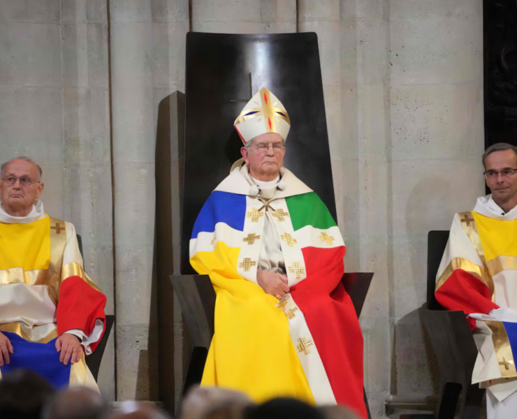 Capture decran 2024 12 10 083342 L'Archevêque de Paris Provoque Hilares Réactions avec sa Tenue Colorée Lors de la Réouverture de Notre-Dame