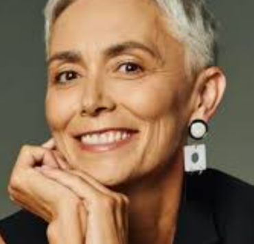 Capture decran 2024 12 10 090932 Après 50 ans : Découvrez les Meilleures Coiffures pour Cheveux Fins, Conseils d'une Experte