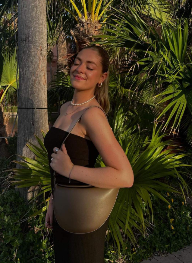 Stella Dupré adopte le style de sa maman Anne-Marie Angélil en vacances 2 Stella Dupré adopte le style de sa maman Anne-Marie Angélil en vacances Capture decran 2024 12 22 125623 Stella Dupré adopte le style de sa maman Anne-Marie Angélil en vacances