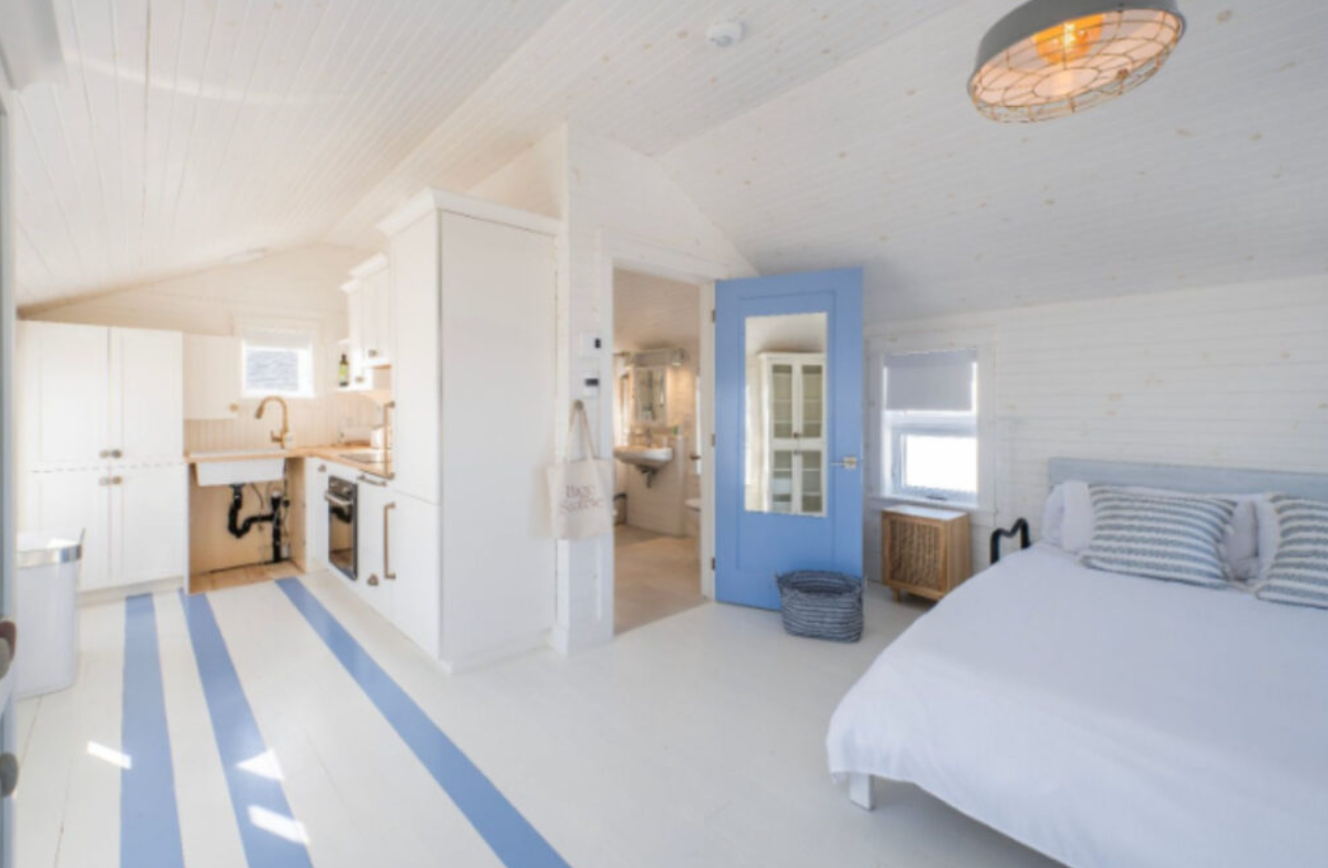 Julie Snyder vend son hôtel privé pour 1 000 000$ aux Îles-de-la-Madeleine avec toutes les photos 5 Julie Snyder vend son hôtel privé pour 1 000 000$ aux Îles-de-la-Madeleine avec toutes les photos Capture decran 2024 12 25 163850 Julie Snyder vend son hôtel privé pour 1 000 000$ aux Îles-de-la-Madeleine avec toutes les photos