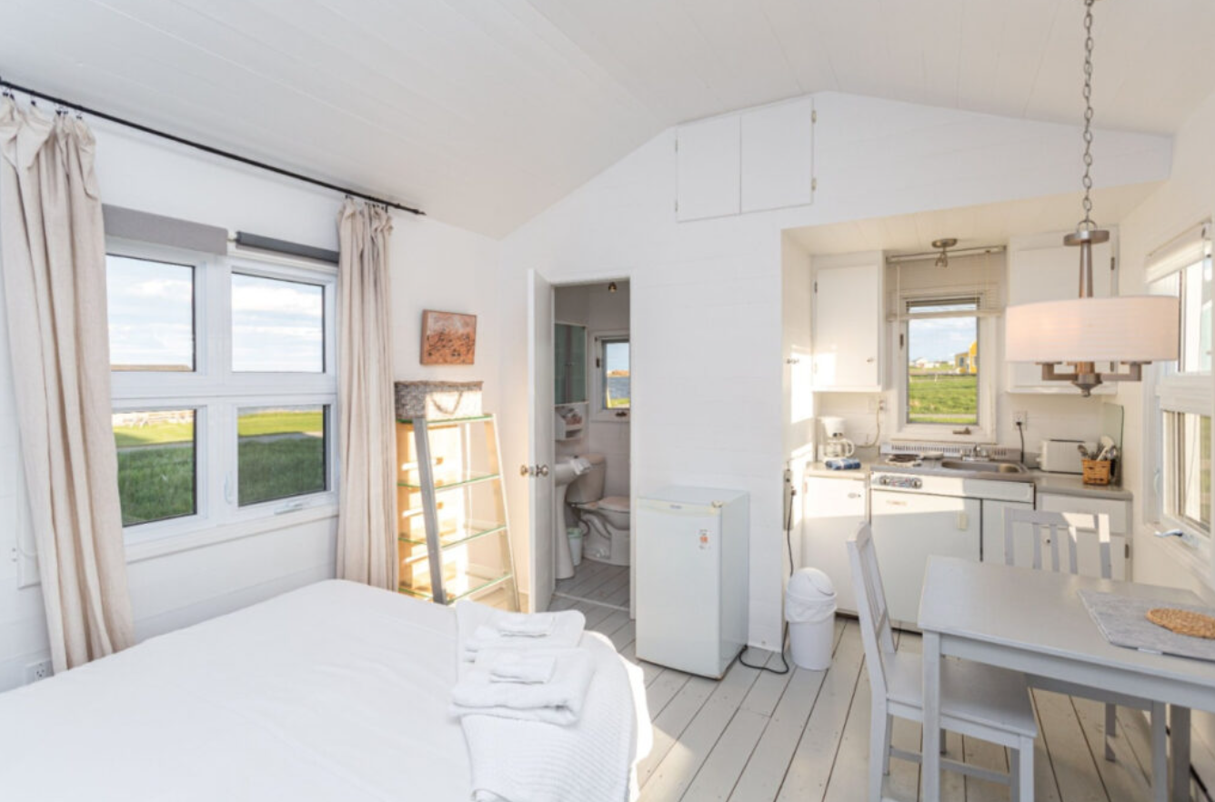 Julie Snyder vend son hôtel privé pour 1 000 000$ aux Îles-de-la-Madeleine avec toutes les photos 7 Julie Snyder vend son hôtel privé pour 1 000 000$ aux Îles-de-la-Madeleine avec toutes les photos Capture decran 2024 12 25 163904 Julie Snyder vend son hôtel privé pour 1 000 000$ aux Îles-de-la-Madeleine avec toutes les photos