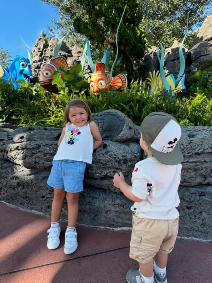 Ludovick Bourgeois publie une photo de Noël attendrissante avec sa famille 6 Ludovick Bourgeois publie une photo de Noël attendrissante avec sa famille Capture decran 2024 12 29 195822 Ludovick Bourgeois publie une photo de Noël attendrissante avec sa famille